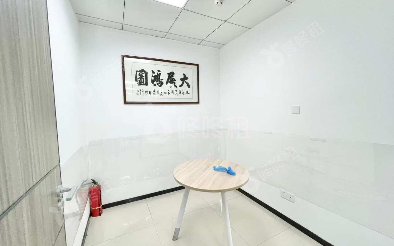 航盛科技大厦_168平_豪装_办公室隔间