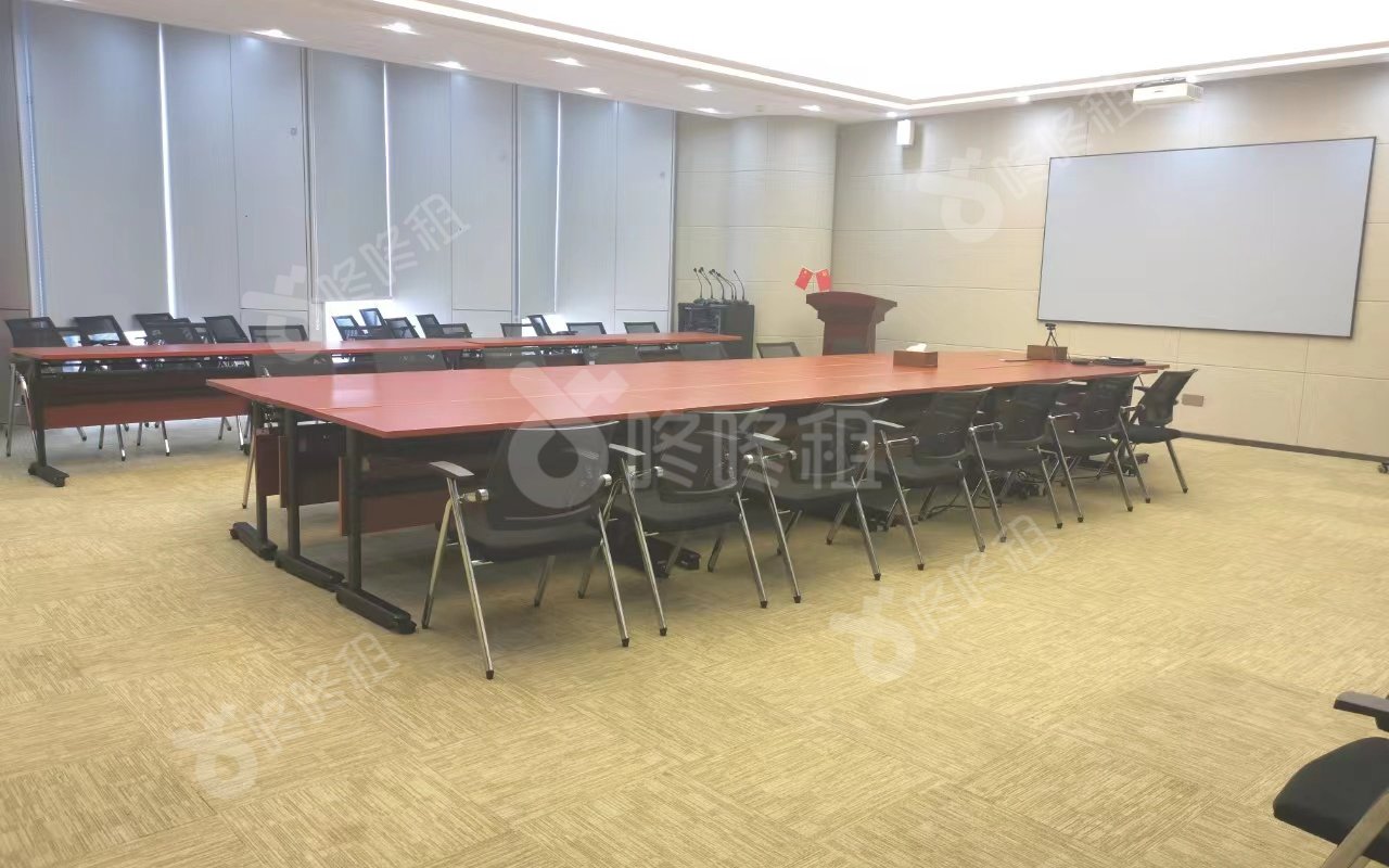 滨海云中心_2040平_精装_办公室隔间