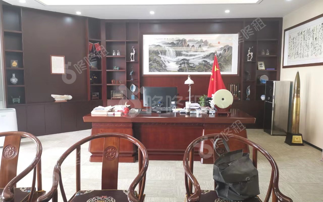 滨海云中心_2040平_精装_办公室隔间