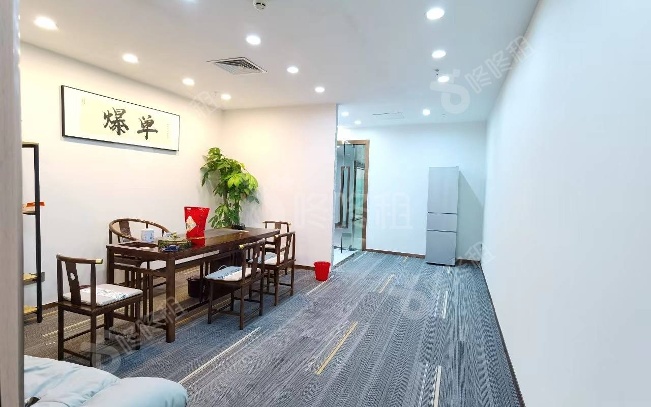 中心商务大厦_99平_精装_办公室开间