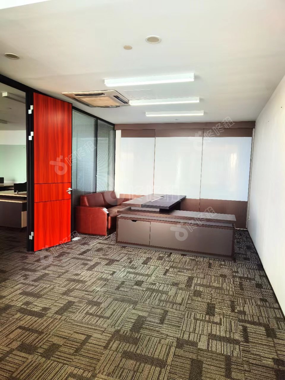 时代财富大厦_511平_精装_办公室隔间