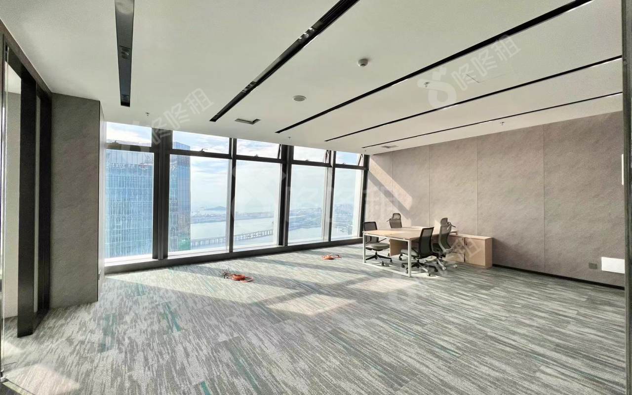 卓越前海壹号_375平_精装_办公室开间