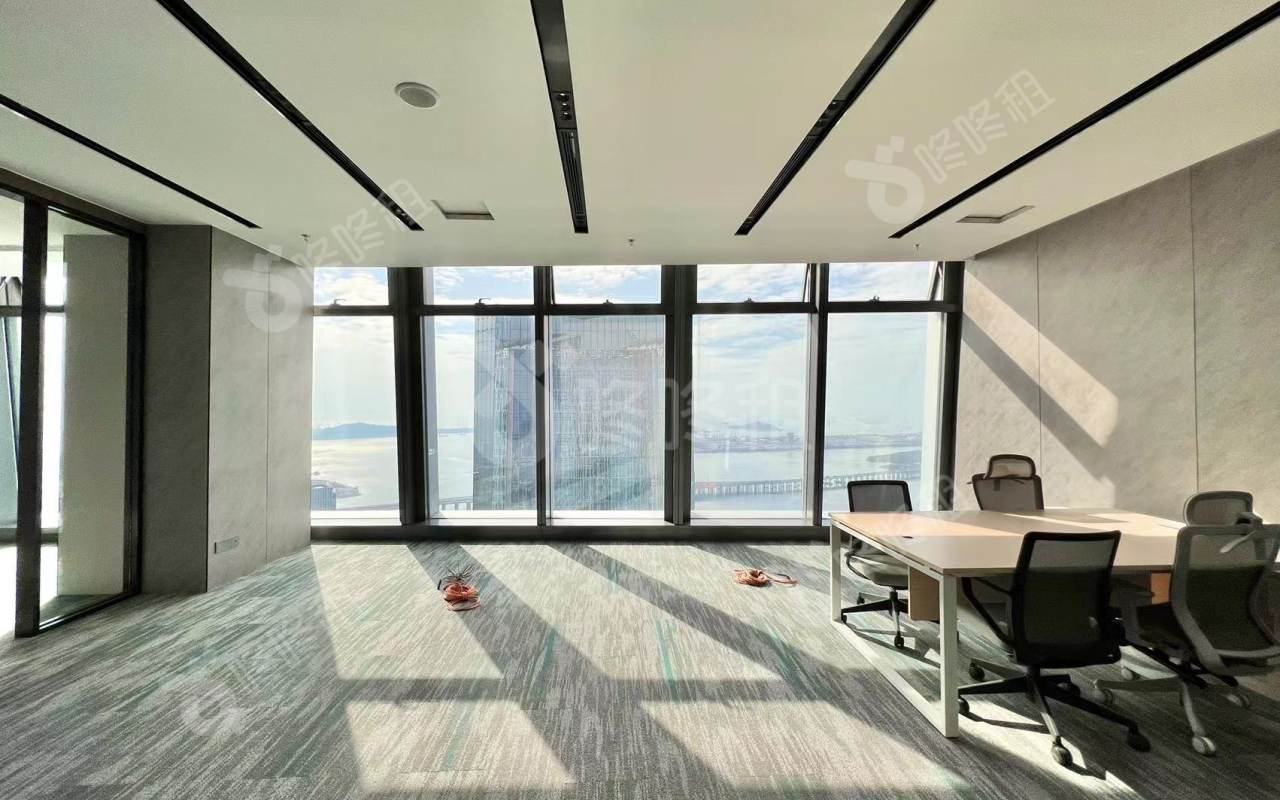 卓越前海壹号_375平_精装_办公室开间