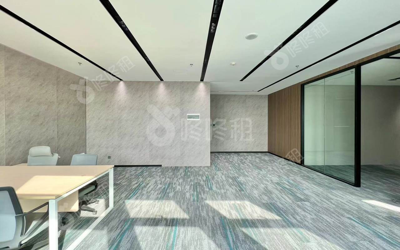 卓越前海壹号_375平_精装_办公室开间