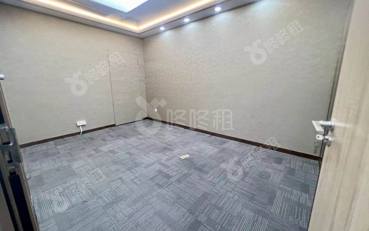 国际商会大厦_198平_精装_办公室隔间