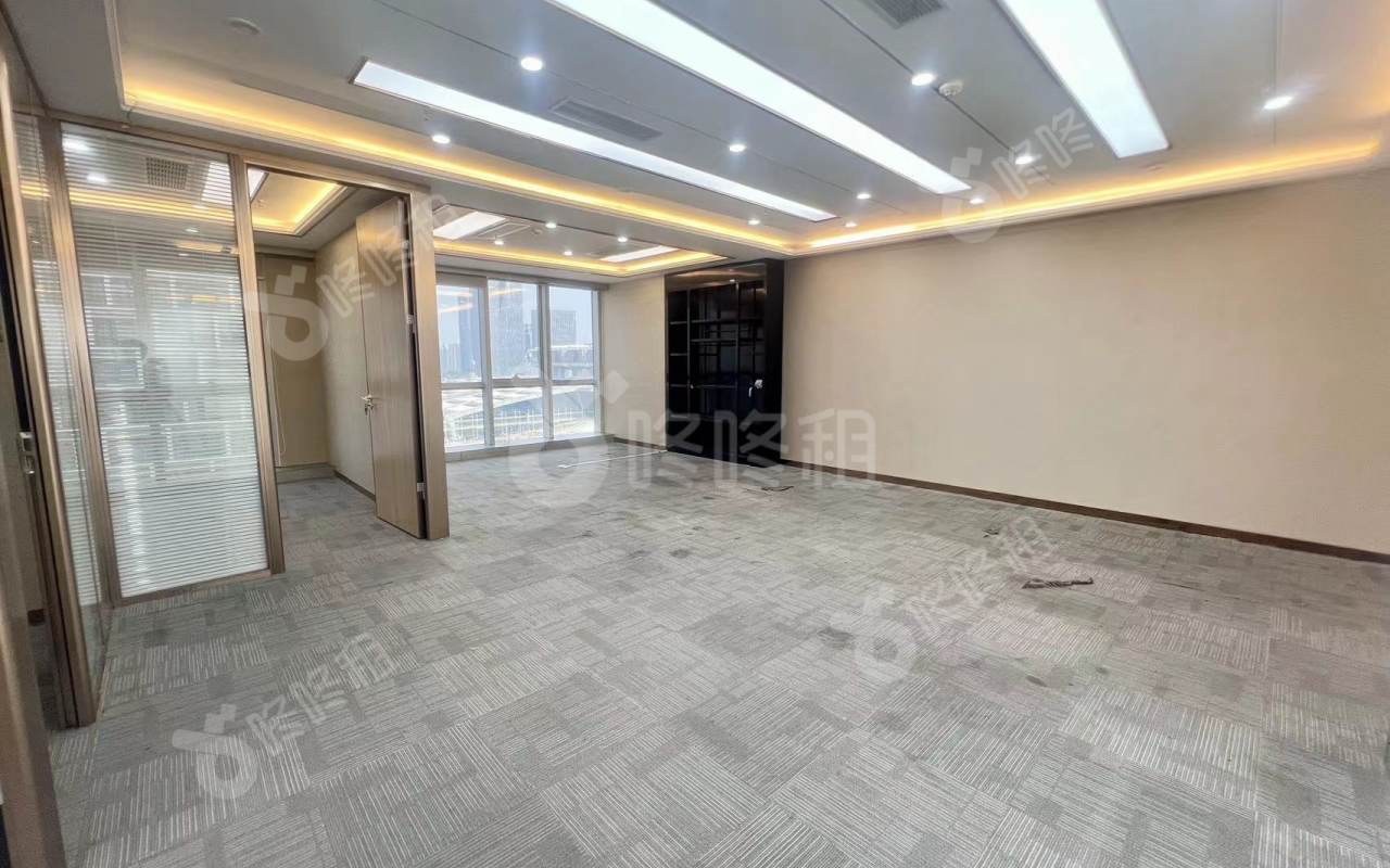 国际商会大厦_198平_精装_办公室隔间