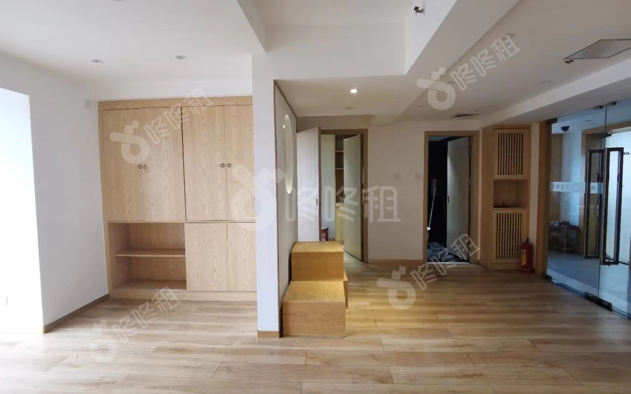 瑞思中心_151平_精装_办公室开间