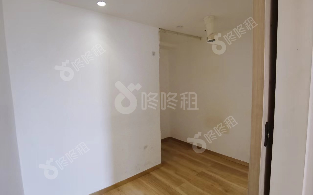 瑞思中心_151平_精装_办公室隔间