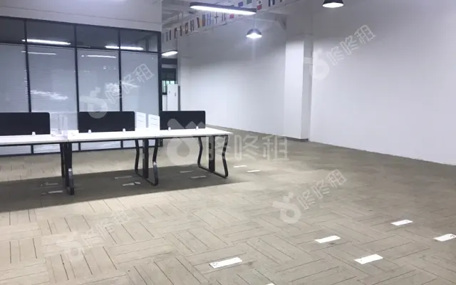 一本电子产业园335平方米办公室出租房源