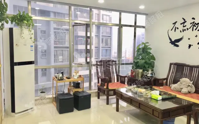 明月花都_195平_精装_办公室房源出租